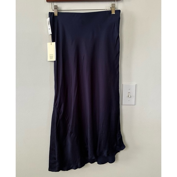 Aritzia Wilfred Only Slip Skirt in Classic Navy - Picture 7 of 13